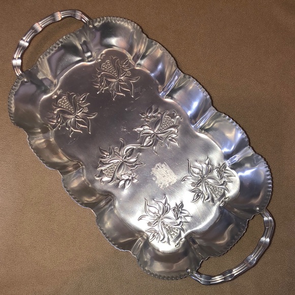 Vintage aluminum serving tray with handles. - Picture 1 of 6
